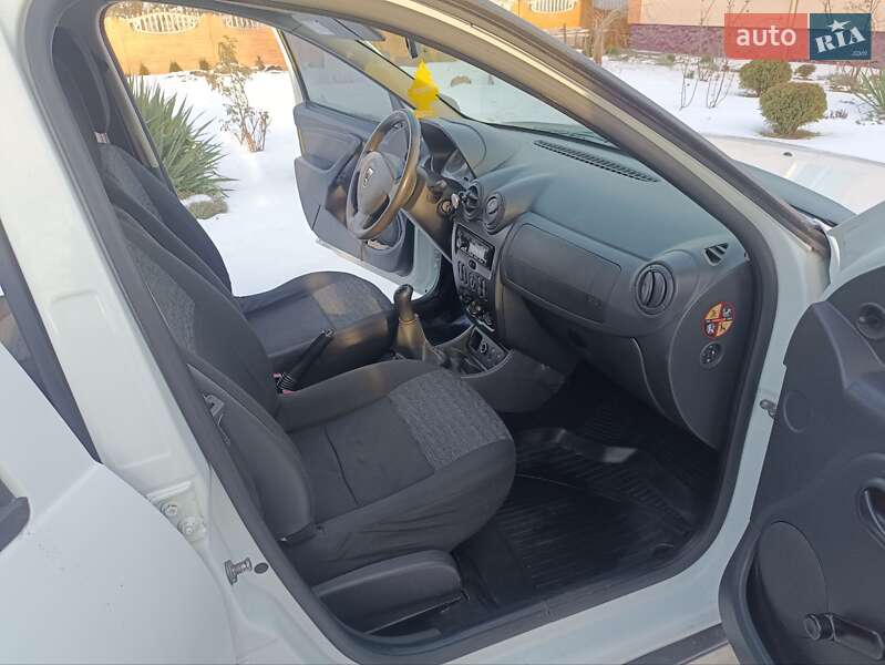 Позашляховик / Кросовер Dacia Duster 2013 в Дубні