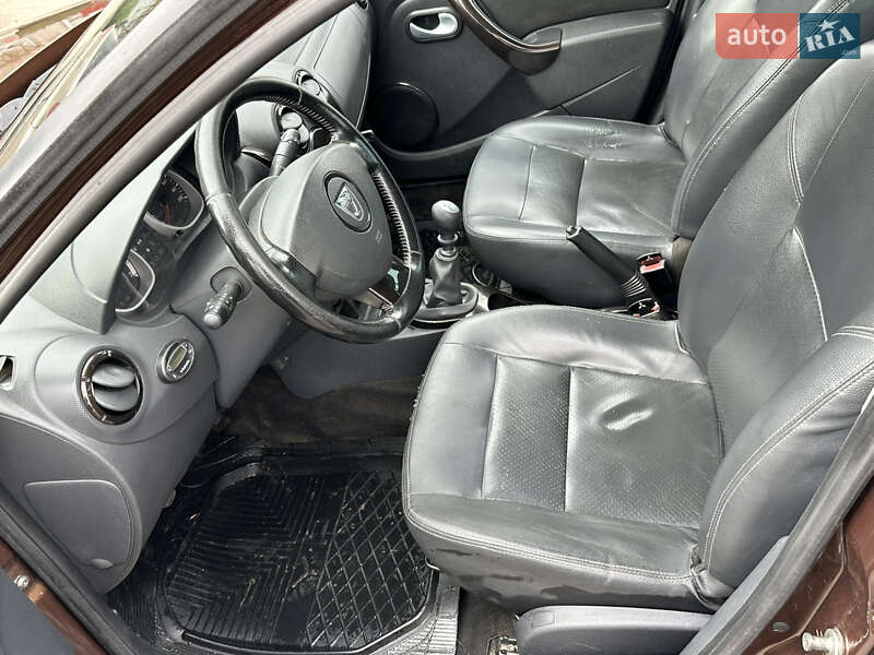 Внедорожник / Кроссовер Dacia Duster 2011 в Новом Буге