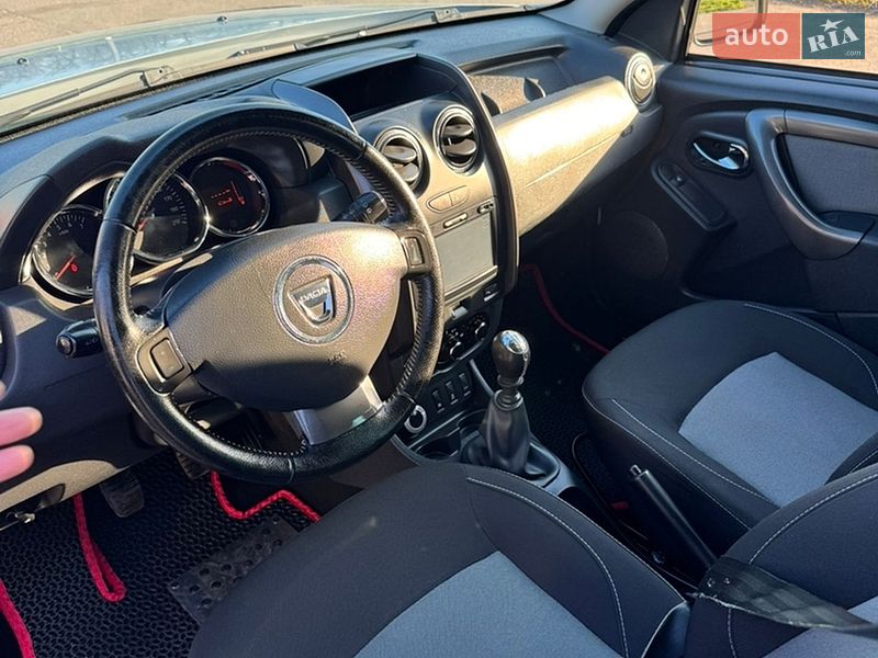 Внедорожник / Кроссовер Dacia Duster 2016 в Новоархангельске