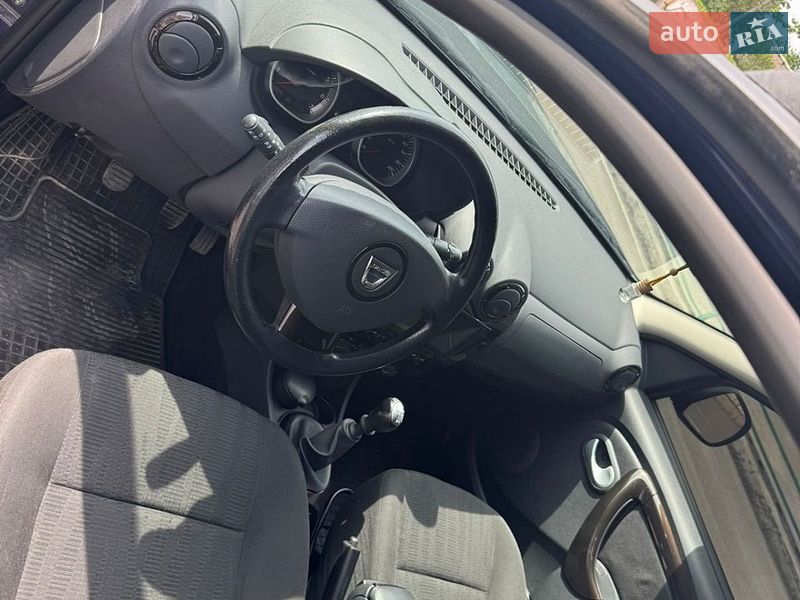 Позашляховик / Кросовер Dacia Duster 2011 в Кам'янському