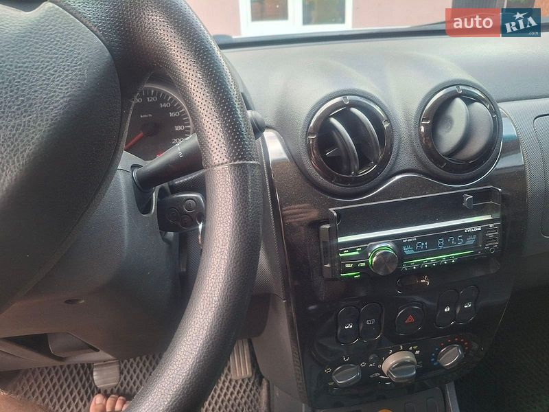 Позашляховик / Кросовер Dacia Duster 2010 в Конотопі