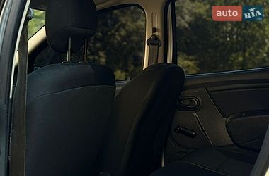 Позашляховик / Кросовер Dacia Duster 2016 в Бурштині