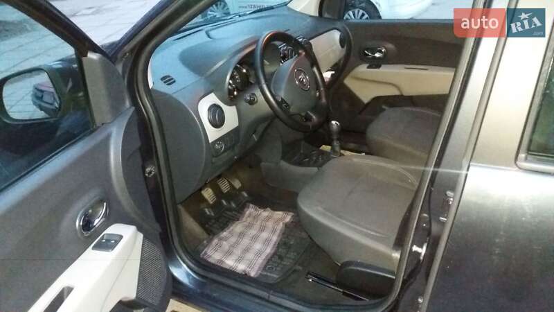 Минивэн Dacia Lodgy 2013 в Львове
