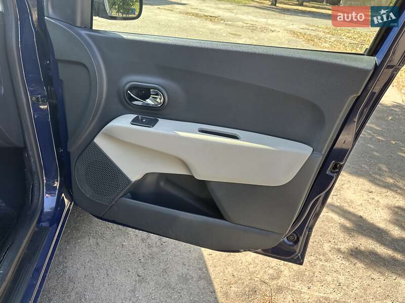 Мінівен Dacia Lodgy 2012 в Лебедині