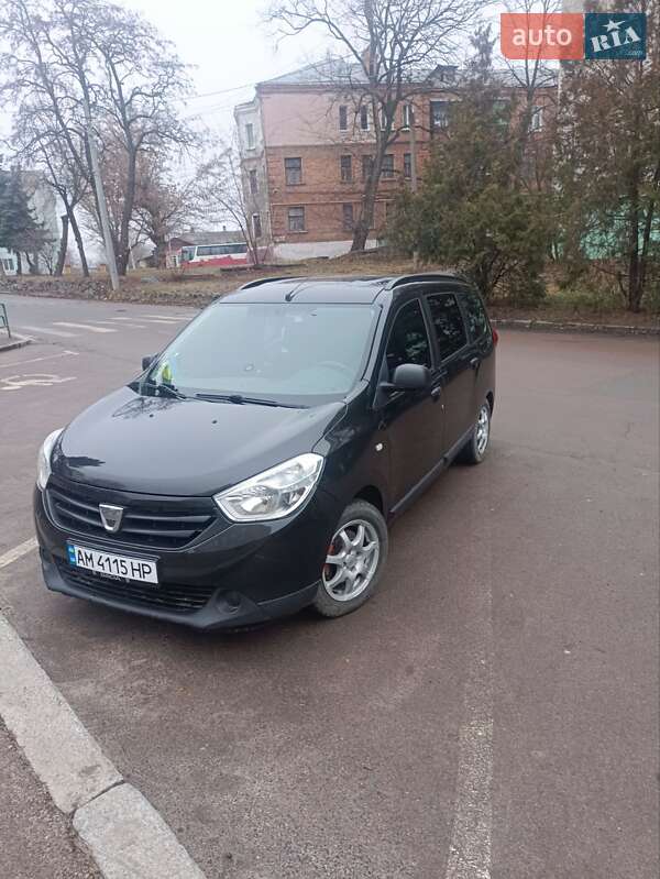 Минивэн Dacia Lodgy 2013 в 