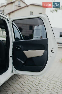 Мінівен Dacia Lodgy 2012 в 