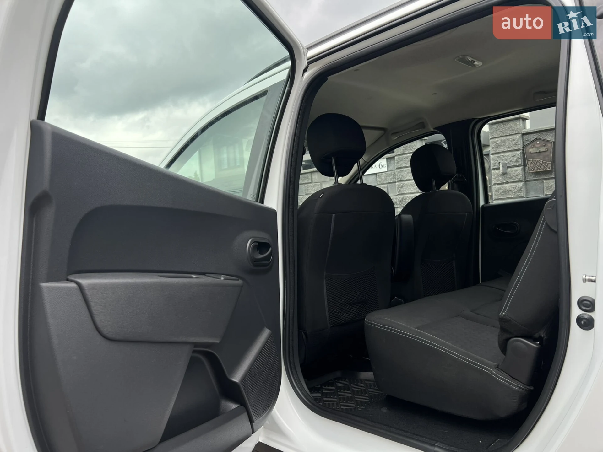 2016 Dacia Lodgy - мініатюра 19