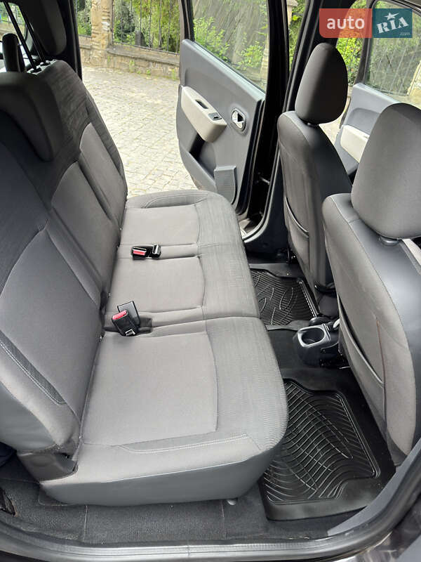 Минивэн Dacia Lodgy 2013 в Черновцах