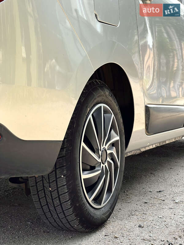 Мінівен Dacia Lodgy 2012 в Кропивницькому