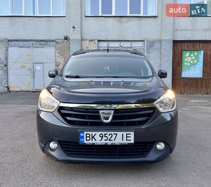 Минивэн Dacia Lodgy 2012 в 