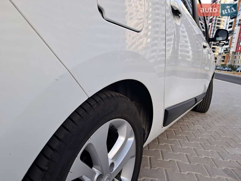 Минивэн Dacia Lodgy 2013 в Киеве