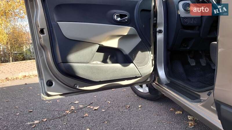 Минивэн Dacia Lodgy 2012 в Черновцах