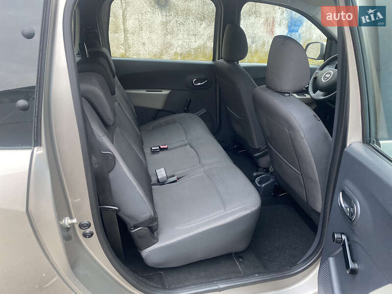 Мінівен Dacia Lodgy 2012 в Рівному