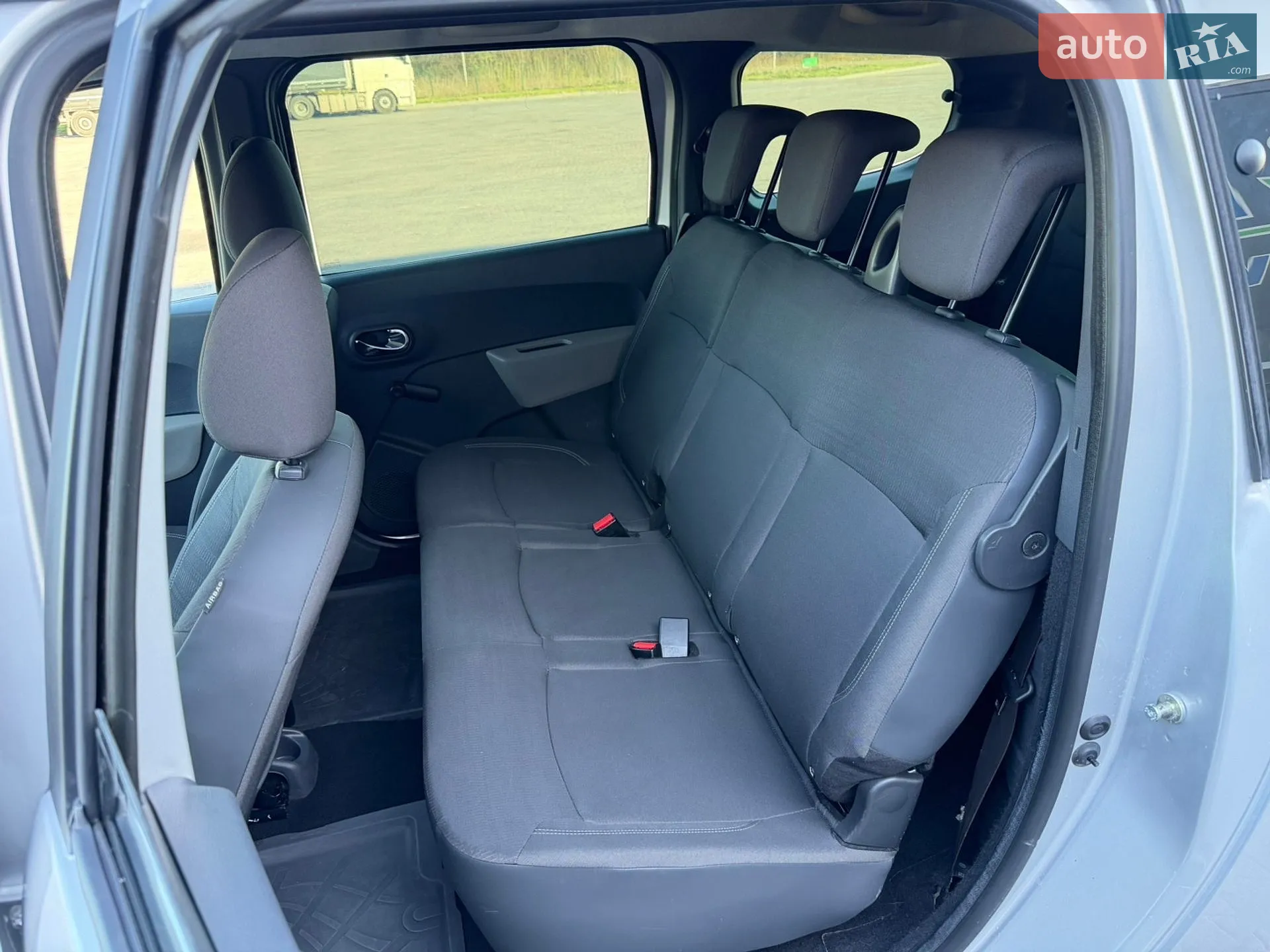 2013 Dacia Lodgy - мініатюра 37