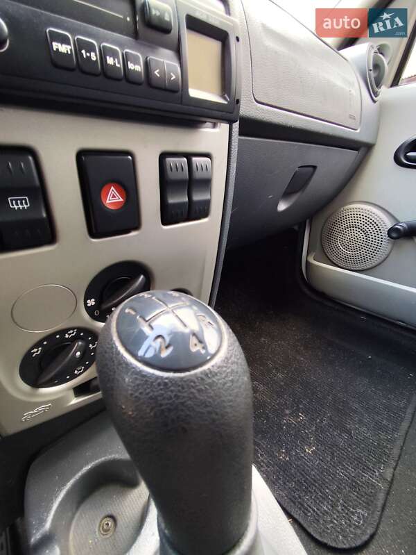 Универсал Dacia Logan MCV 2011 в Чернигове