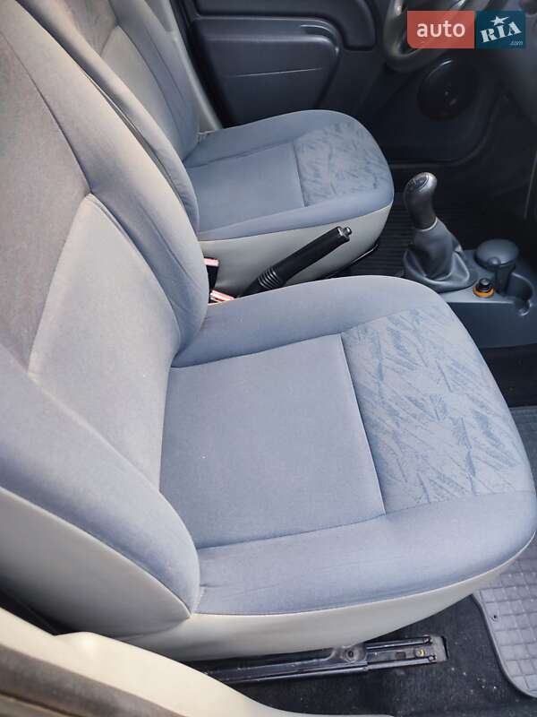 Универсал Dacia Logan MCV 2008 в Лесниках