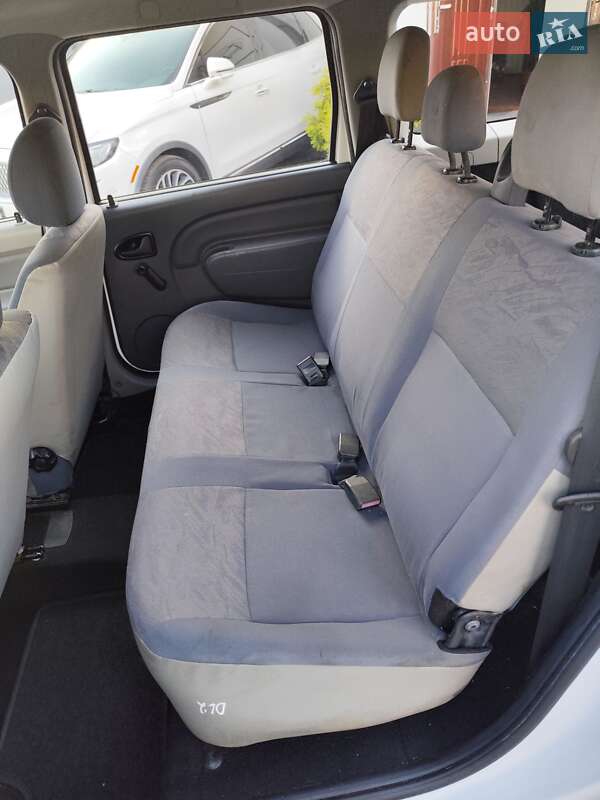 Универсал Dacia Logan MCV 2011 в Чернигове