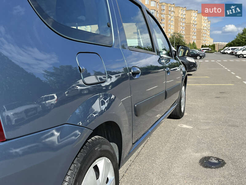 Универсал Dacia Logan MCV 2009 в Киеве