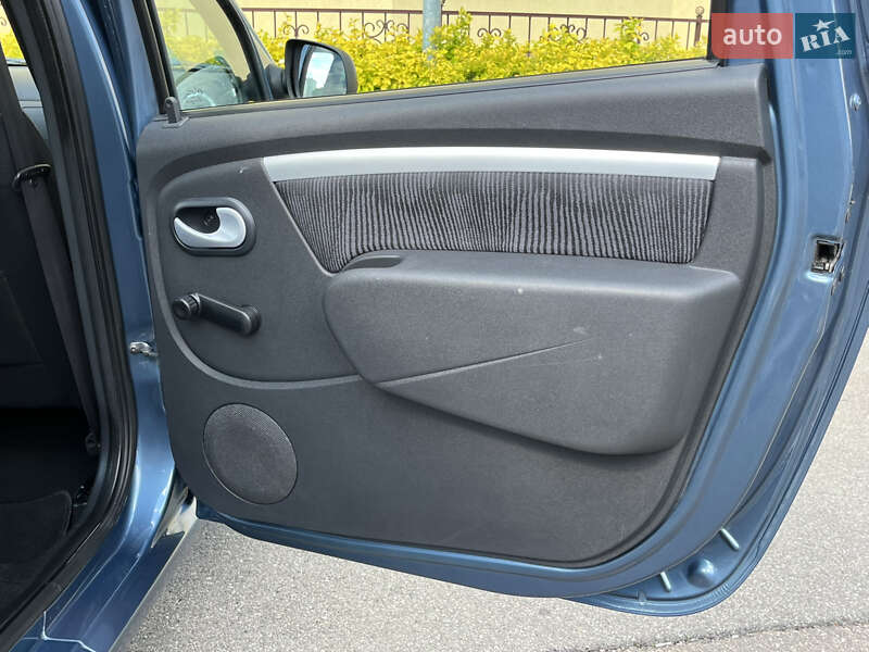 Универсал Dacia Logan MCV 2009 в Киеве