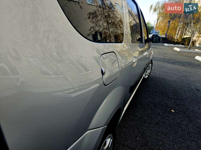 Универсал Dacia Logan MCV 2012 в Полтаве