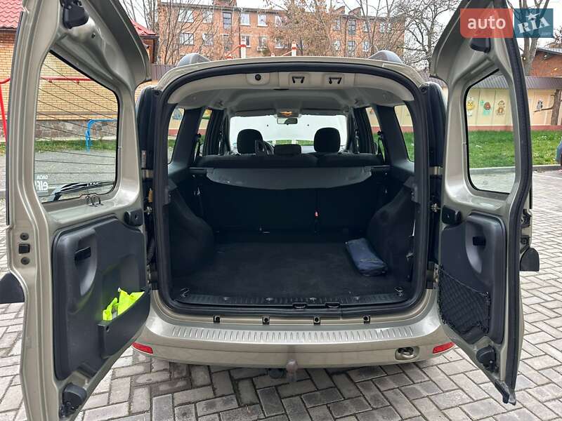 Универсал Dacia Logan MCV 2009 в Ромнах фото 30 Универсал Dacia Logan MCV 2009 в Ромнах