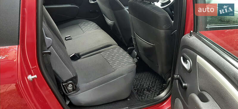 Универсал Dacia Logan MCV 2011 в Чернигове фото 28 Универсал Dacia Logan MCV 2011 в Чернигове