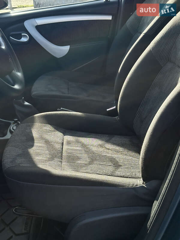 Универсал Dacia Logan MCV 2010 в Ромнах