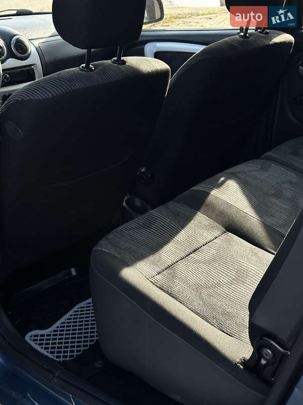 Универсал Dacia Logan MCV 2010 в Ромнах