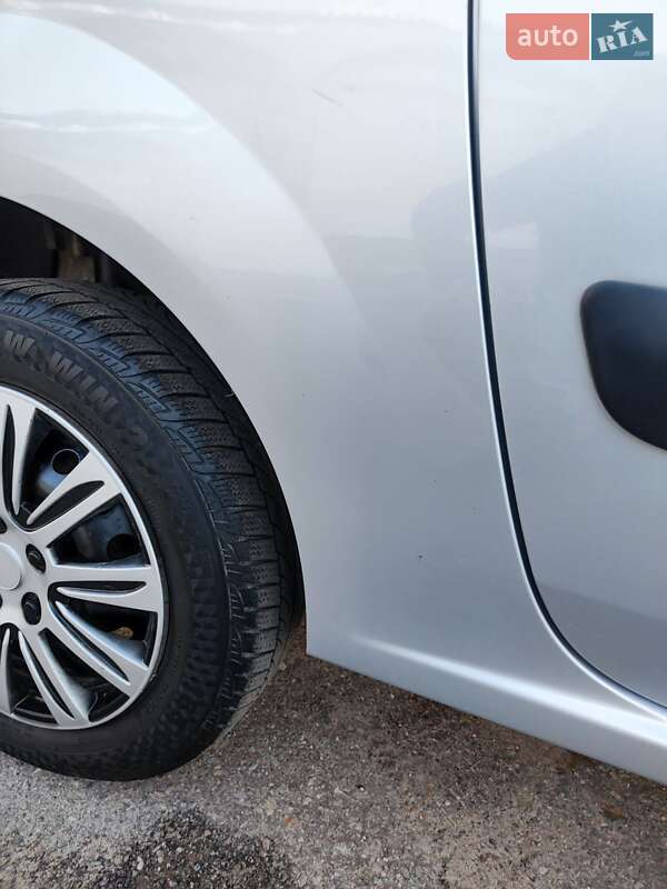 Универсал Dacia Logan MCV 2010 в Глухове фото 27 Универсал Dacia Logan MCV 2010 в Глухове