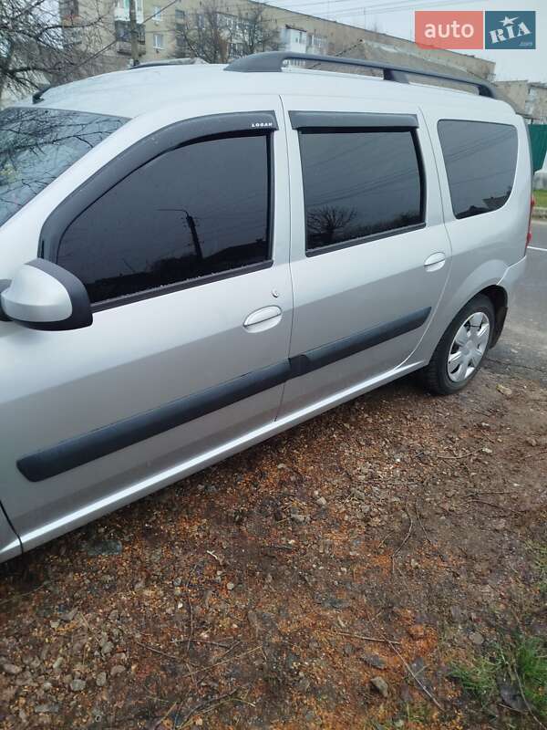 Универсал Dacia Logan MCV 2011 в Путивле