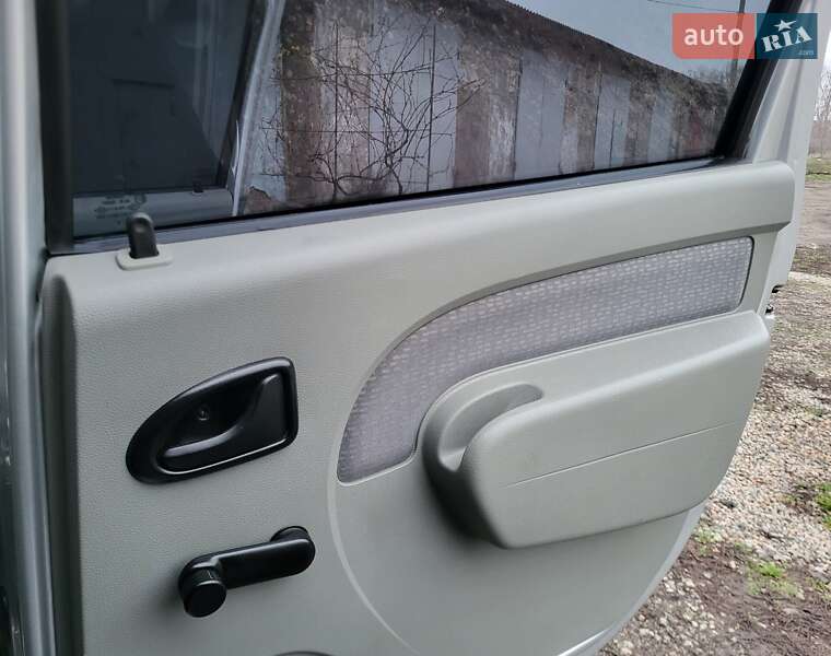 Універсал Dacia Logan MCV 2009 в Жовтих Водах фото 16 Універсал Dacia Logan MCV 2009 в Жовтих Водах