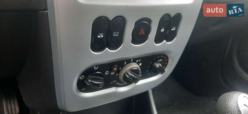 Универсал Dacia Logan MCV 2010 в Чернигове фото 39 Универсал Dacia Logan MCV 2010 в Чернигове