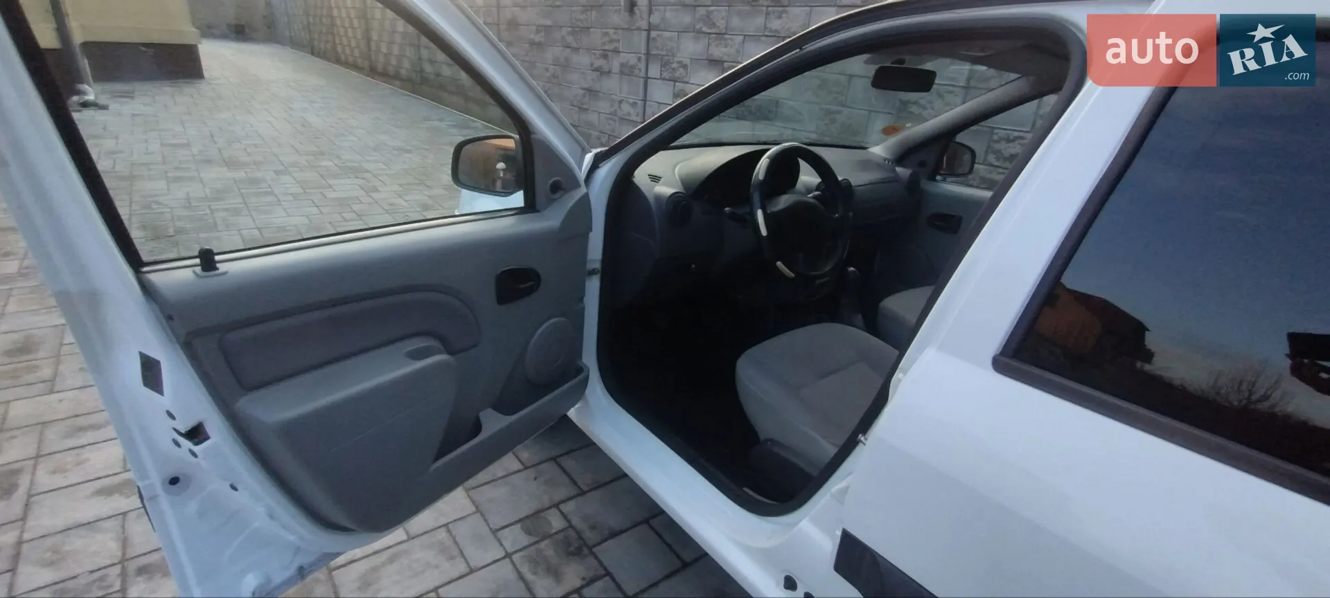 2011 Dacia Logan - мініатюра 4