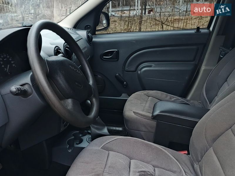 Универсал Dacia Logan MCV 2011 в Чернигове