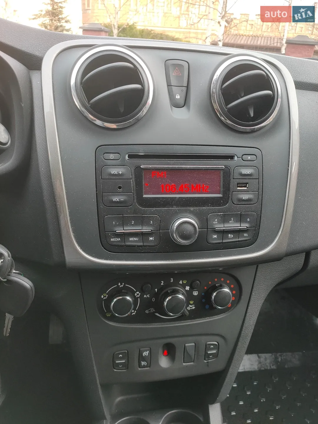 2015 Dacia Logan - мініатюра 8