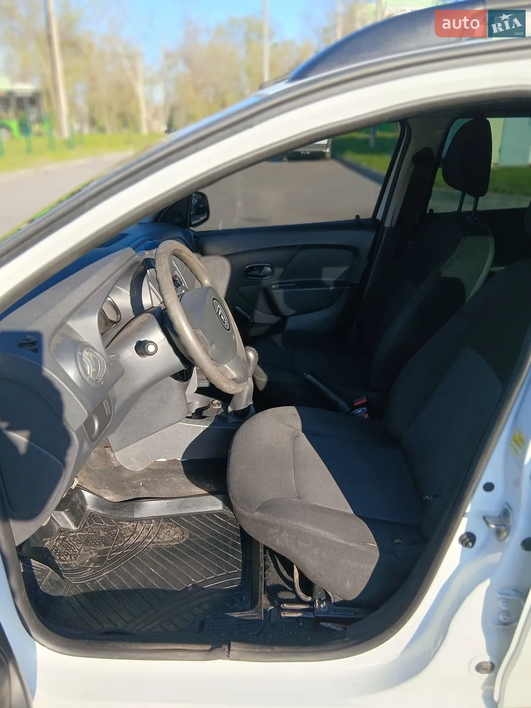 2015 Dacia Logan - мініатюра 14