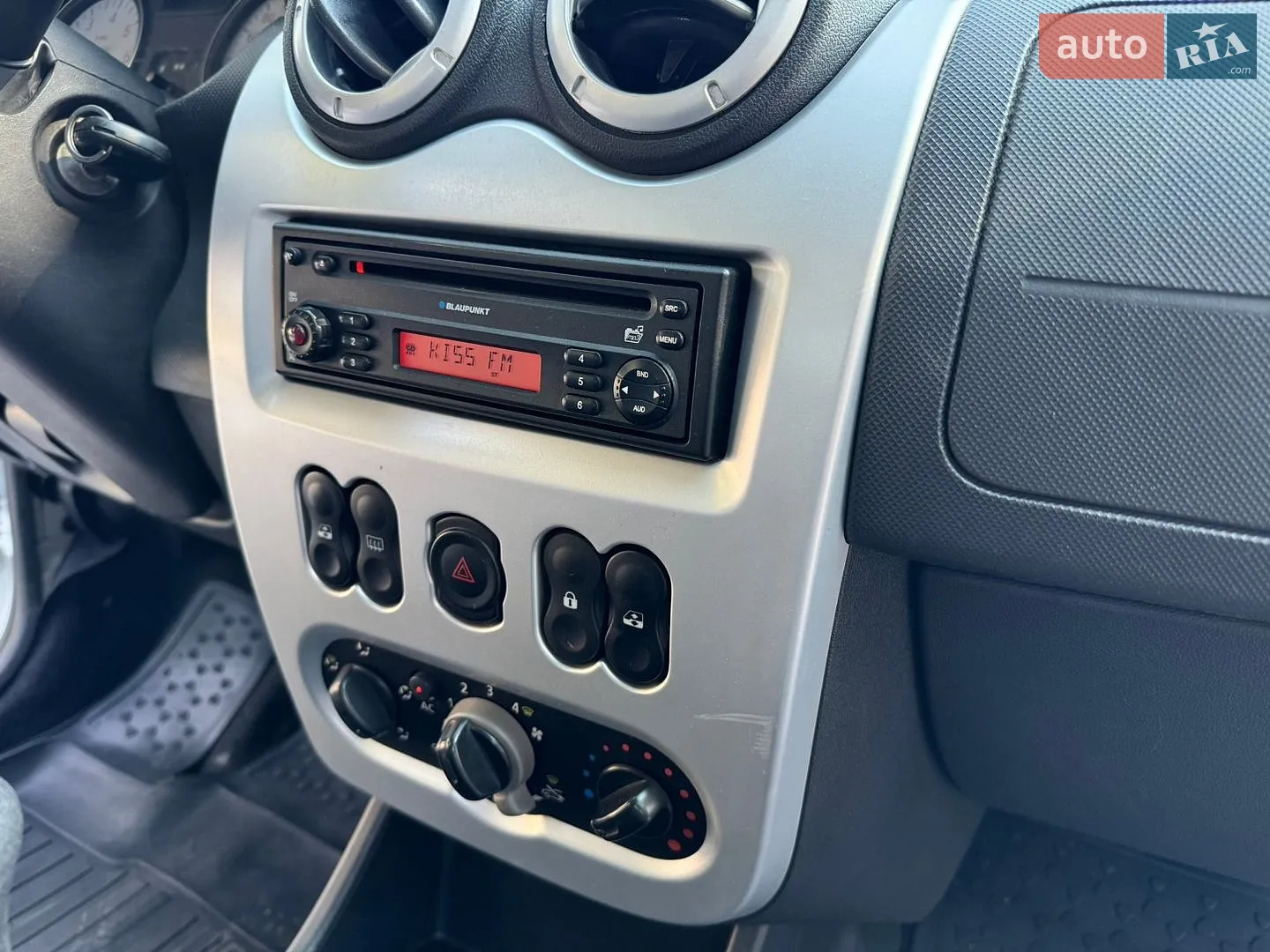 2011 Dacia Logan - мініатюра 40