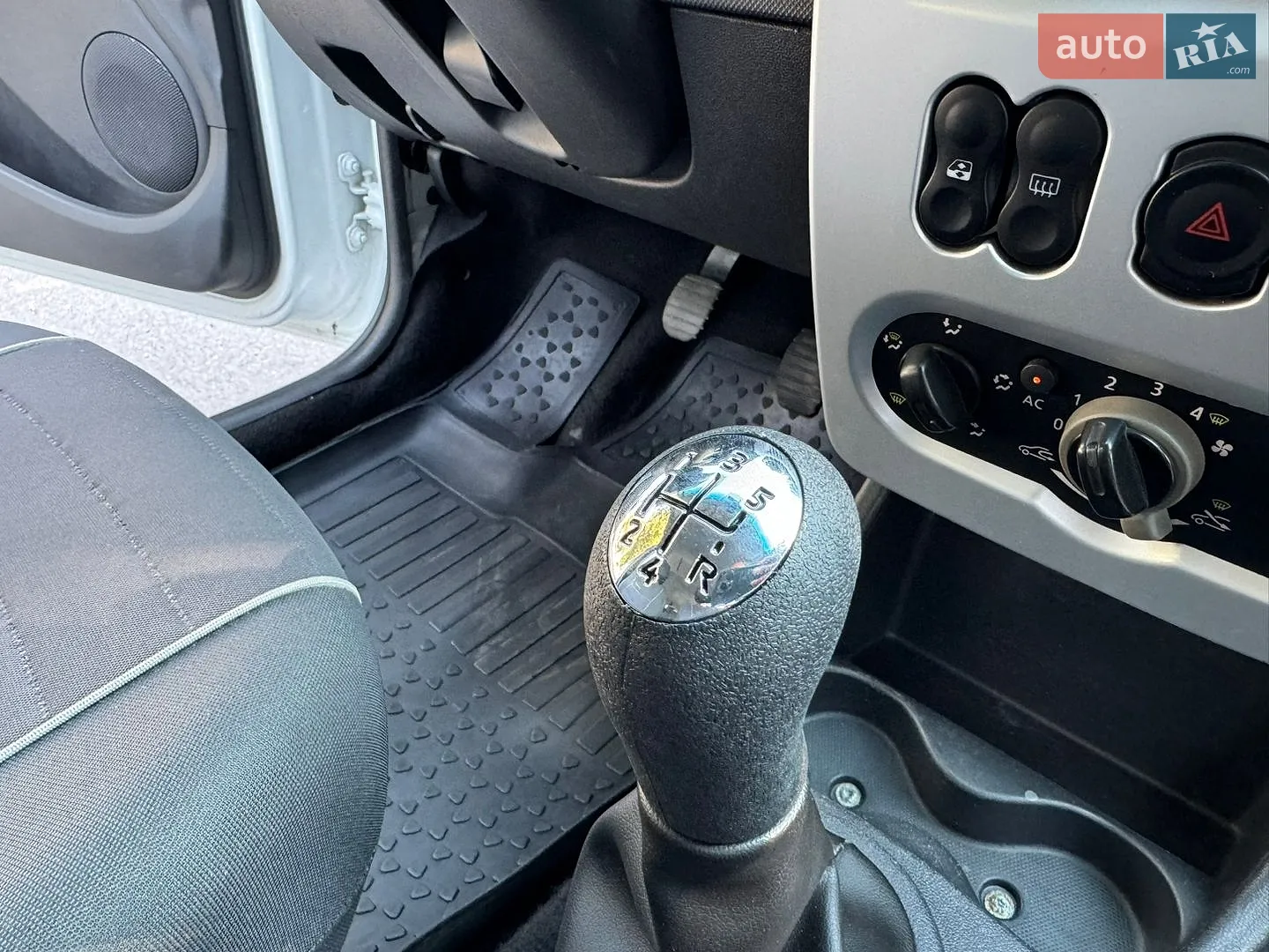 2011 Dacia Logan - мініатюра 42