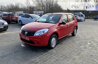 Хетчбек Dacia Logan 2010 в 