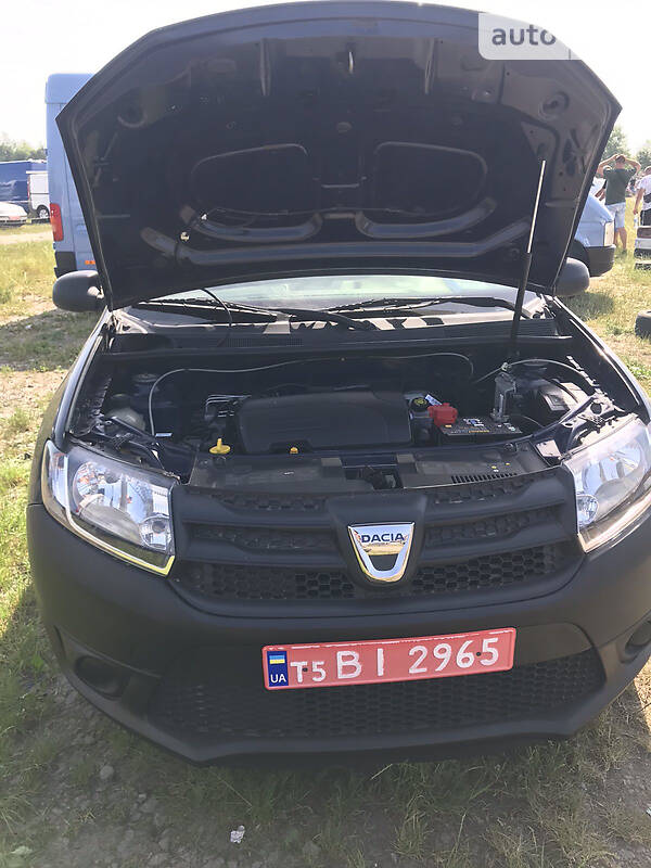 Седан Dacia Logan 2013 в Чернівцях