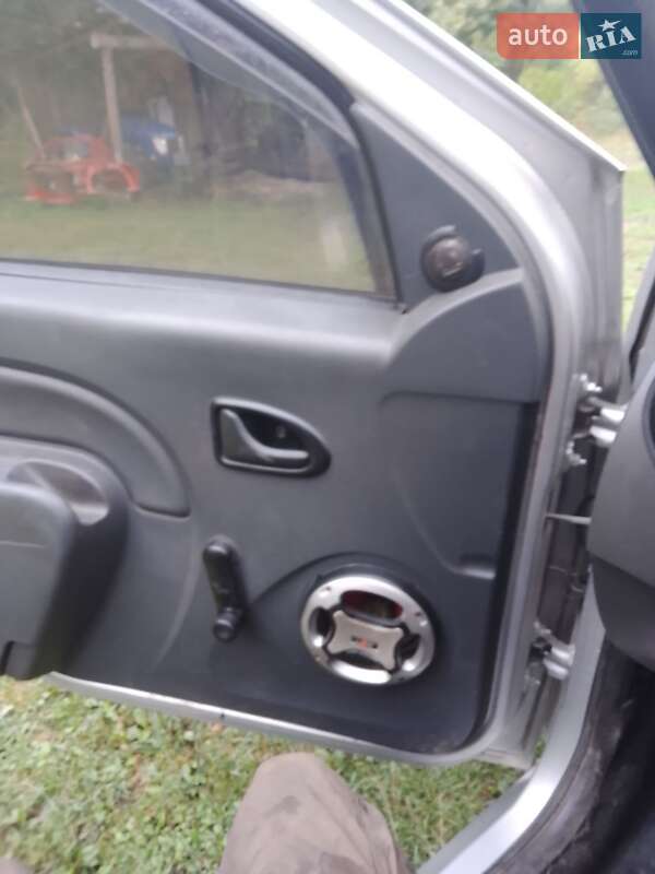 Седан Dacia Logan 2006 в Сколе фото 18 Седан Dacia Logan 2006 в Сколе