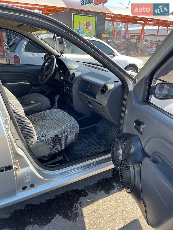 Седан Dacia Logan 2006 в Харькове