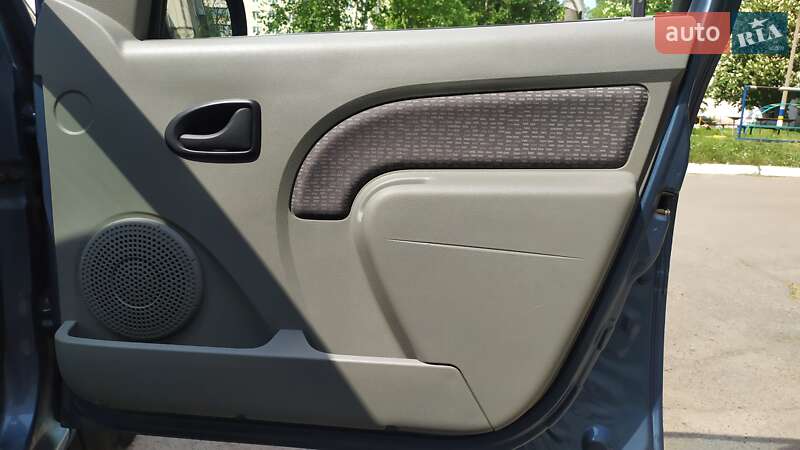 Минивэн Dacia Logan 2007 в Малой Виске