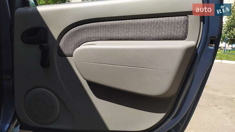 Минивэн Dacia Logan 2007 в Малой Виске