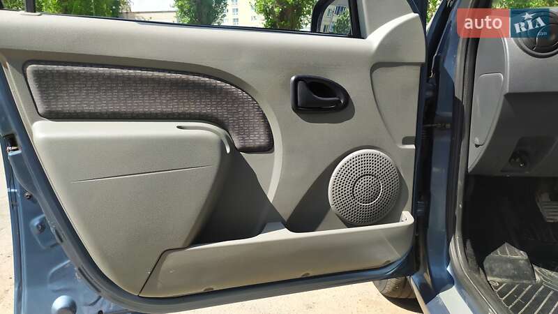 Минивэн Dacia Logan 2007 в Малой Виске