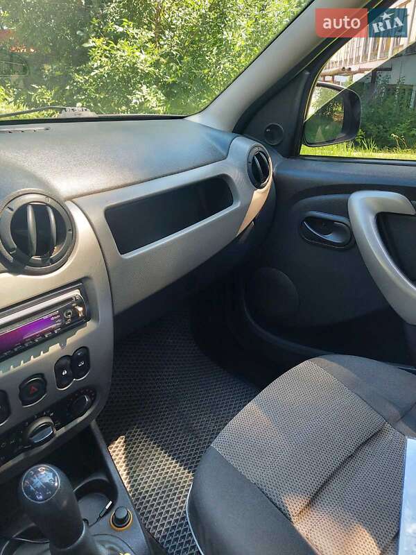 Седан Dacia Logan 2008 в Славянске