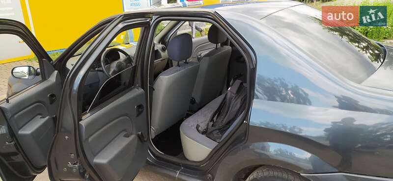 Седан Dacia Logan 2008 в Львові