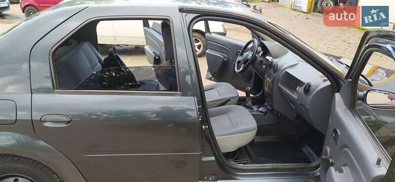 Седан Dacia Logan 2008 в Львові