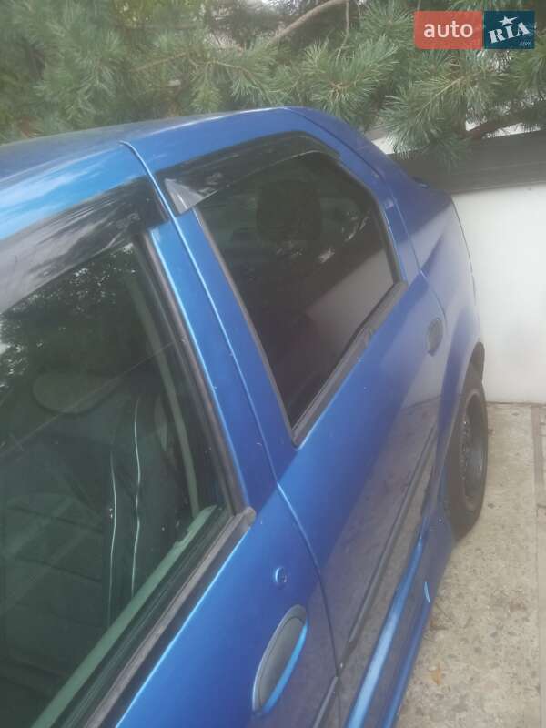 Седан Dacia Logan 2005 в Хусті