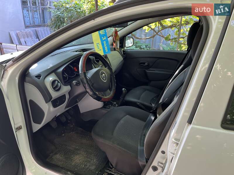 Седан Dacia Logan 2014 в Покрові